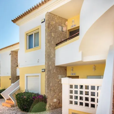 Apartment Modern And Spacious Two Bedroom