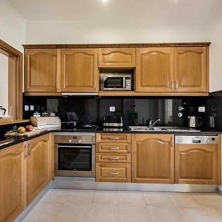 Modern And Spacious Two Bedroom Apartment *