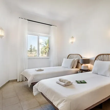Modern&spacious Two Bedroom Apartamento *